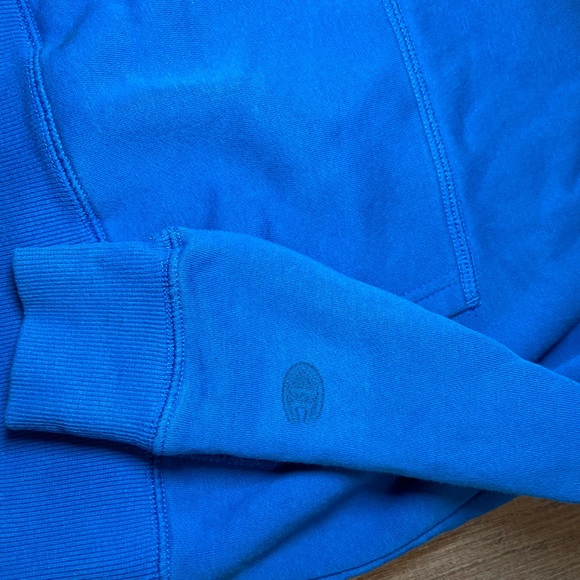 SMALL CHAMPIONS SWEATER SIZE Small - Picture 2 of 4